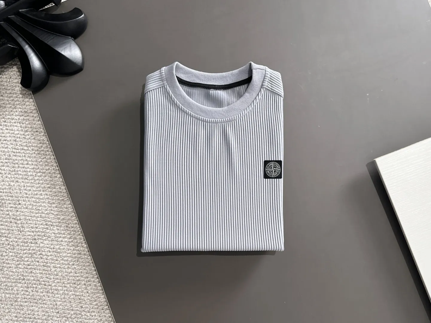 Next day shipping P460 Stone lsland/stone island high quality 2025 spring and summer new casual heavy industry suit exclusively developed by yb! High quality production! Imported custom-made fabrics for foreign orders, with high breathability and comfort, impeccable details, brand element design concept, delicate and soft feel! It presents a casual cut and the upper body shape is great! On sale simultaneously on the official website! From a high-end men's positioning brand, the low-key luxury taste is irresistible! Exquisite workmanship and impeccable quality! The overall style is simple, fashionable and timeless, fully meeting the requirements of stylish and tasteful dressing! Size: M-XXXL